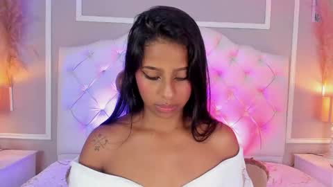 Snapshot of evelyn__ebony chatting on December 12, 3:21 am evelyn ebony online show from December 12, 3:21 am