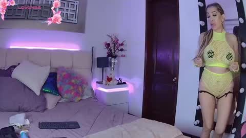 Snapshot of evelynagrey chatting on September 13, 9:34 am EvelynaGrey online show from September 13, 9:34 am