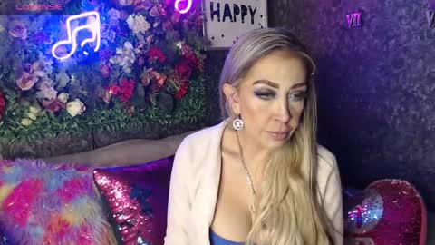 Snapshot of evelynagrey chatting on January 31, 8:01 am EvelynaGrey online show from January 31, 8:01 am