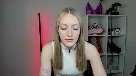 evelynblond online show from March 17, 2:00 pm