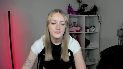 evelynblond online show from March 26, 1:49 pm