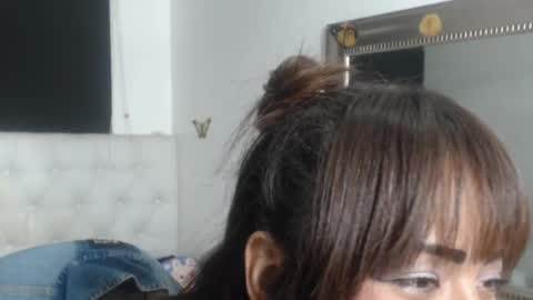 Evelyne online show from April 8, 4:48 am