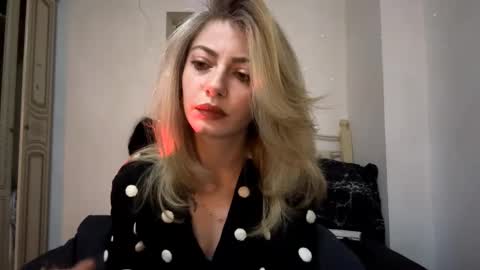 Mia online show from February 22, 5:26 pm