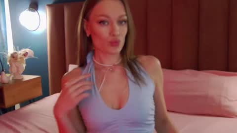 Evelyn online show from March 2, 2:16 am