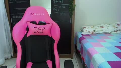 eveonly online show from December 18, 11:51 pm