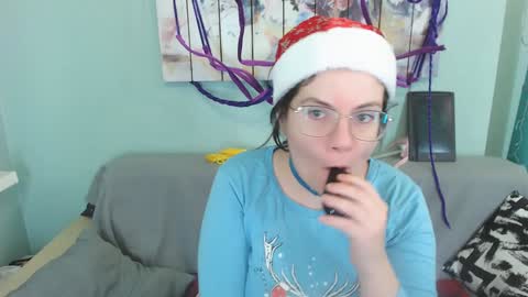 Everly online show from December 25, 4:54 pm