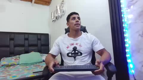 Snapshot of evessinn chatting on January 6, 1:19 pm luis online show from January 6, 1:19 pm