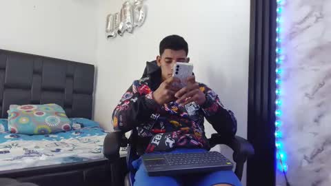Snapshot of evessinn chatting on January 18, 2:44 pm luis online show from January 18, 2:44 pm
