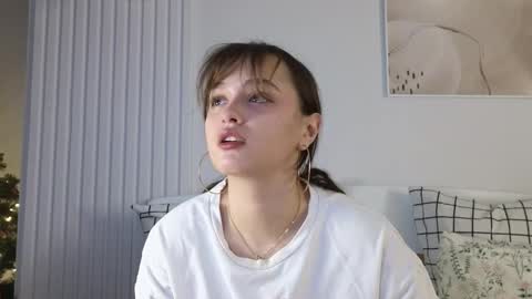 Snapshot of evi_woow chatting on December 18, 8:57 pm evi_woow online show from December 18, 8:57 pm