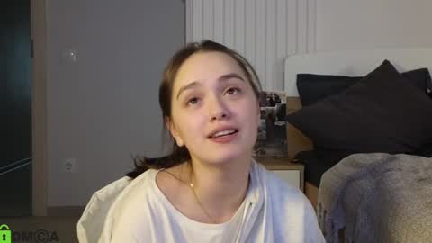 Snapshot of evi_woow chatting on February 2, 11:32 pm evi_woow online show from February 2, 11:32 pm