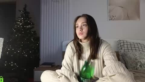 Snapshot of evi_woow chatting on December 9, 6:57 pm evi_woow online show from December 9, 6:57 pm