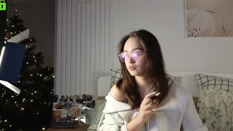 Snapshot of evi_woow chatting on January 14, 12:11 am evi_woow online show from January 14, 12:11 am