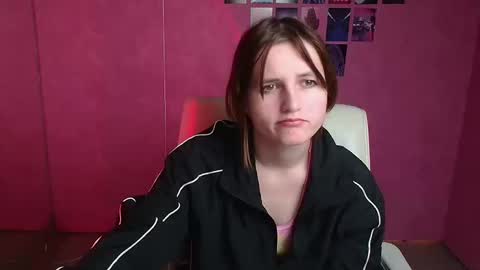 Evie online show from November 15, 6:48 am