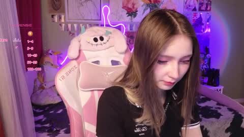 Evie online show from April 11, 8:35 pm