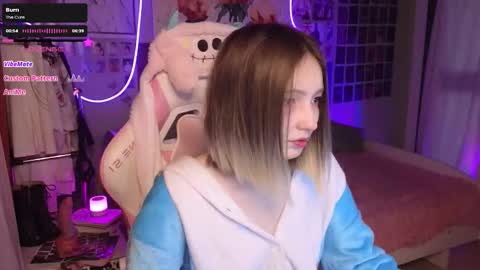 Evie online show from September 27, 8:06 pm