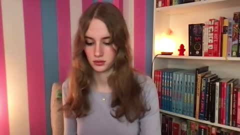 Snapshot of eviecam chatting on October 14, 7:44 am Evie3 online show from October 14, 7:44 am