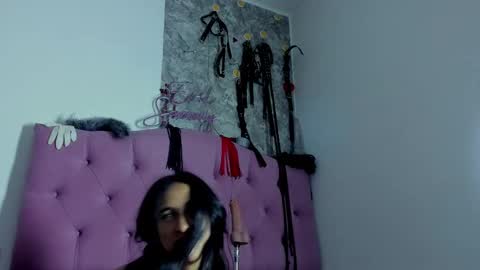 Snapshot of evil_sammy chatting on September 19, 10:35 pm Mistress Sammy online show from September 19, 10:35 pm