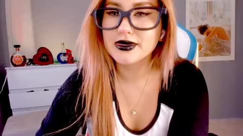 evva_foxxy online show from September 22, 4:00 pm