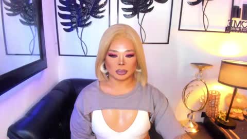 Lindsay online show from June 16, 5:06 pm