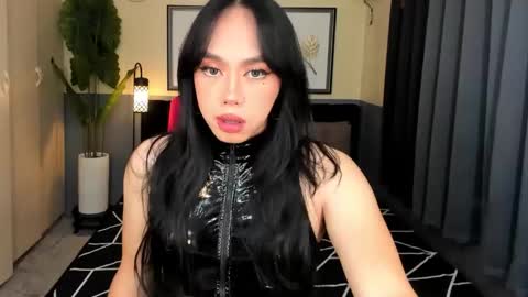 Suki online show from October 8, 8:09 am