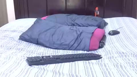 Snapshot of explicitly_certified chatting on October 28, 6:09 pm explicitly_certified online show from October 28, 6:09 pm