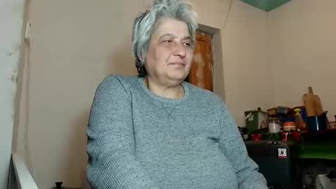 Snapshot of exquisitemature chatting on February 15, 1:31 am ExquisiteMature online show from February 15, 1:31 am