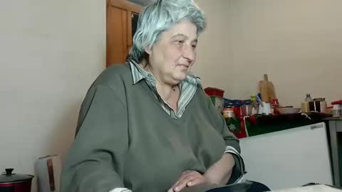 Snapshot of exquisitemature chatting on February 11, 5:29 pm ExquisiteMature online show from February 11, 5:29 pm