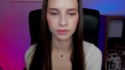 Maya online show from November 20, 8:02 am