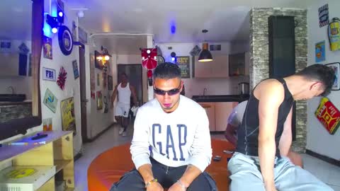 extrangers online show from January 31, 12:07 pm