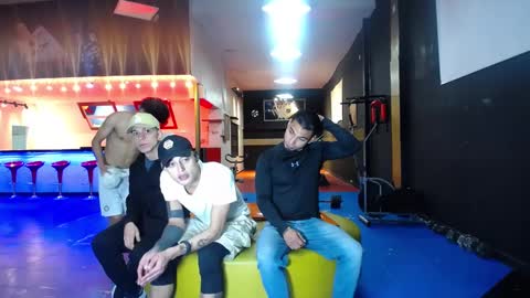 extrangers online show from March 3, 12:06 pm