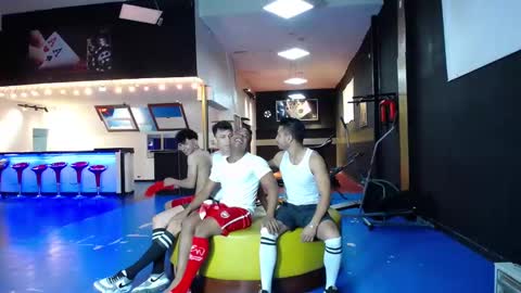 extrangers online show from February 14, 12:03 pm