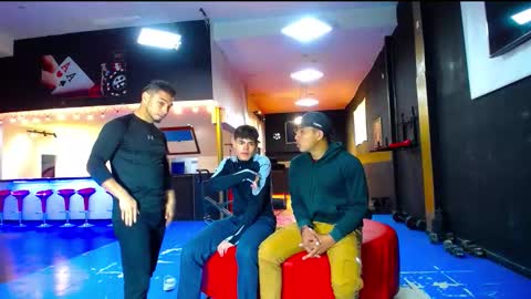 extrangers online show from September 22, 11:36 am