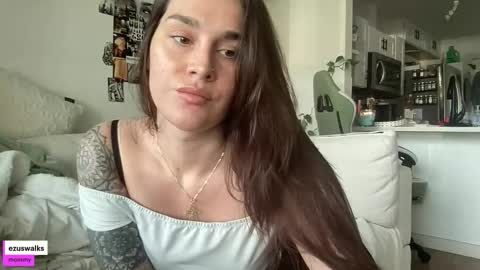 Snapshot of ezuswalks chatting on September 17, 10:35 pm Emily online show from September 17, 10:35 pm