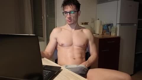 Snapshot of f24570a chatting on March 7, 3:08 am Mick online show from March 7, 3:08 am