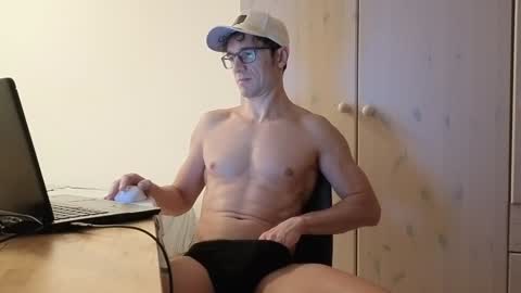 Snapshot of f24570a chatting on December 9, 10:30 pm Mick online show from December 9, 10:30 pm