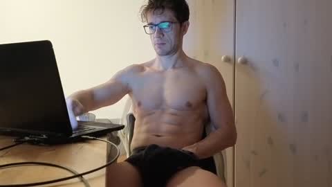 Snapshot of f24570a chatting on December 7, 8:33 pm Mick online show from December 7, 8:33 pm