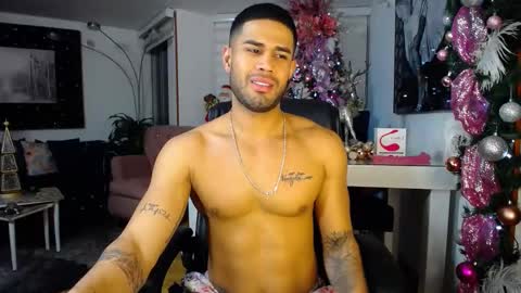 Snapshot of fabilatindick20 chatting on December 5, 6:48 am Fabian online show from December 5, 6:48 am