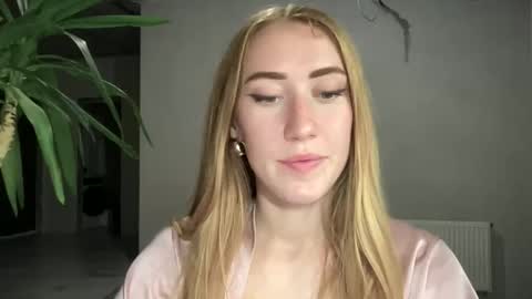 fairy_face online show from September 9, 9:15 pm
