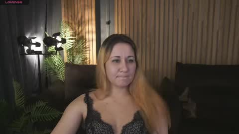 famousemuse online show from April 22, 1:40 pm