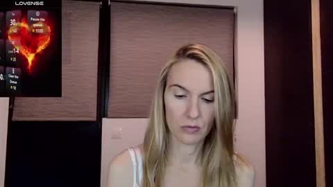 Snapshot of fanny_posy chatting on February 13, 3:24 pm Fanny online show from February 13, 3:24 pm