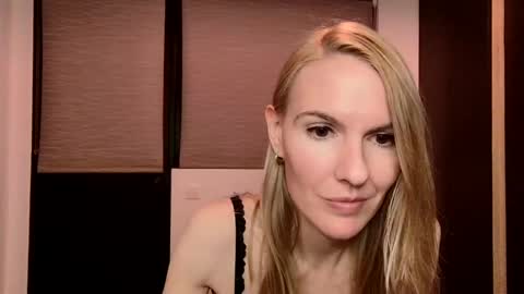 Snapshot of fanny_posy chatting on December 31, 1:26 am Fanny online show from December 31, 1:26 am
