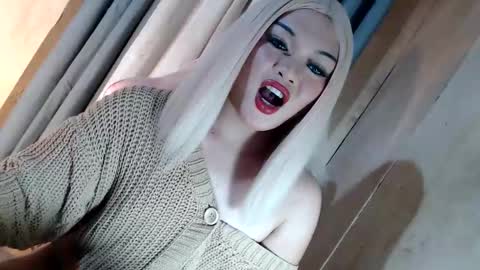 DANIELLA - DONT FORGET TO GIVE ME A THUMBSU UP online show from June 5, 3:17 pm
