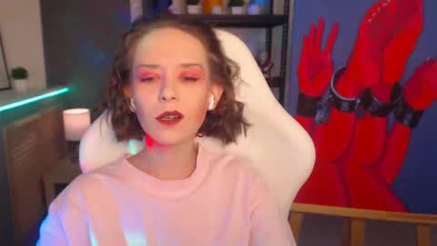 Fascinating   Eyes online show from December 8, 6:39 pm