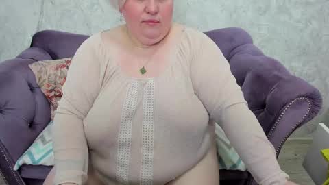 Snapshot of fashiona chatting on February 4, 7:29 am fashiona online show from February 4, 7:29 am