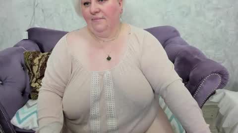 Snapshot of fashiona chatting on March 1, 12:39 am fashiona online show from March 1, 12:39 am