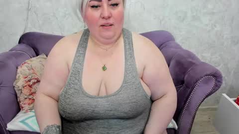 Snapshot of fashiona chatting on February 1, 7:57 am fashiona online show from February 1, 7:57 am