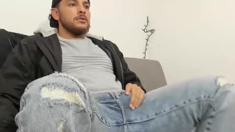 Snapshot of favid95 chatting on February 13, 8:13 pm favid95 online show from February 13, 8:13 pm