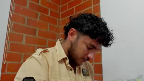 Snapshot of favid95 chatting on December 2, 9:34 pm favid95 online show from December 2, 9:34 pm