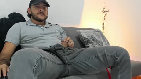 Snapshot of favid95 chatting on January 9, 5:23 am favid95 online show from January 9, 5:23 am