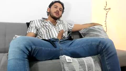 Snapshot of favid95 chatting on January 11, 11:13 pm favid95 online show from January 11, 11:13 pm